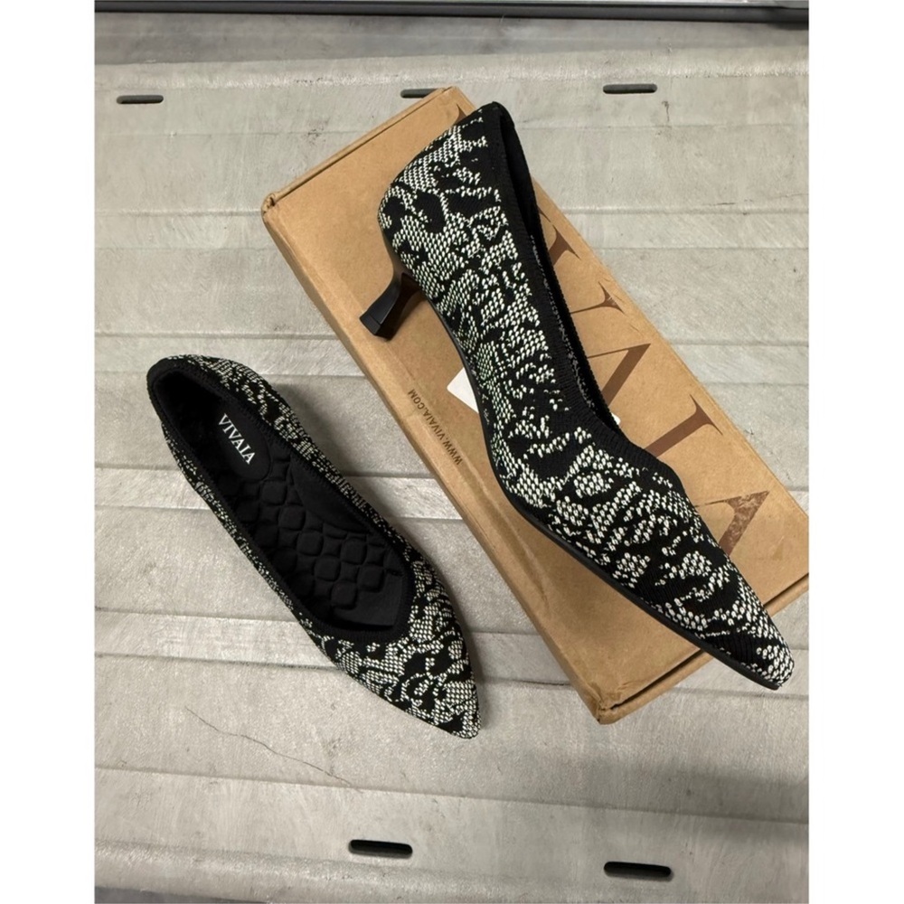 VIVAIA Scarlett Pointed Toe Kitten Heels Black White Knit
Pumps EU/37.5 US/7